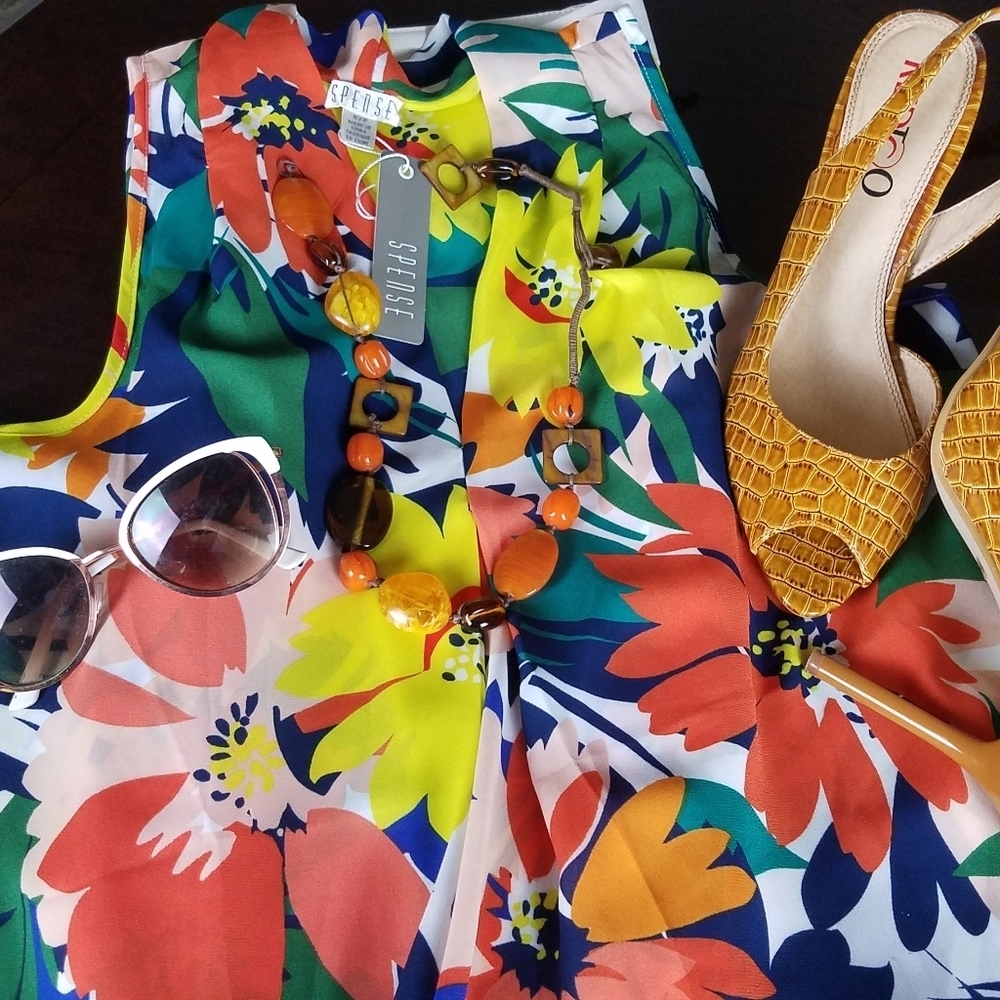 SPENSE Floral‎ V-neck Blouse